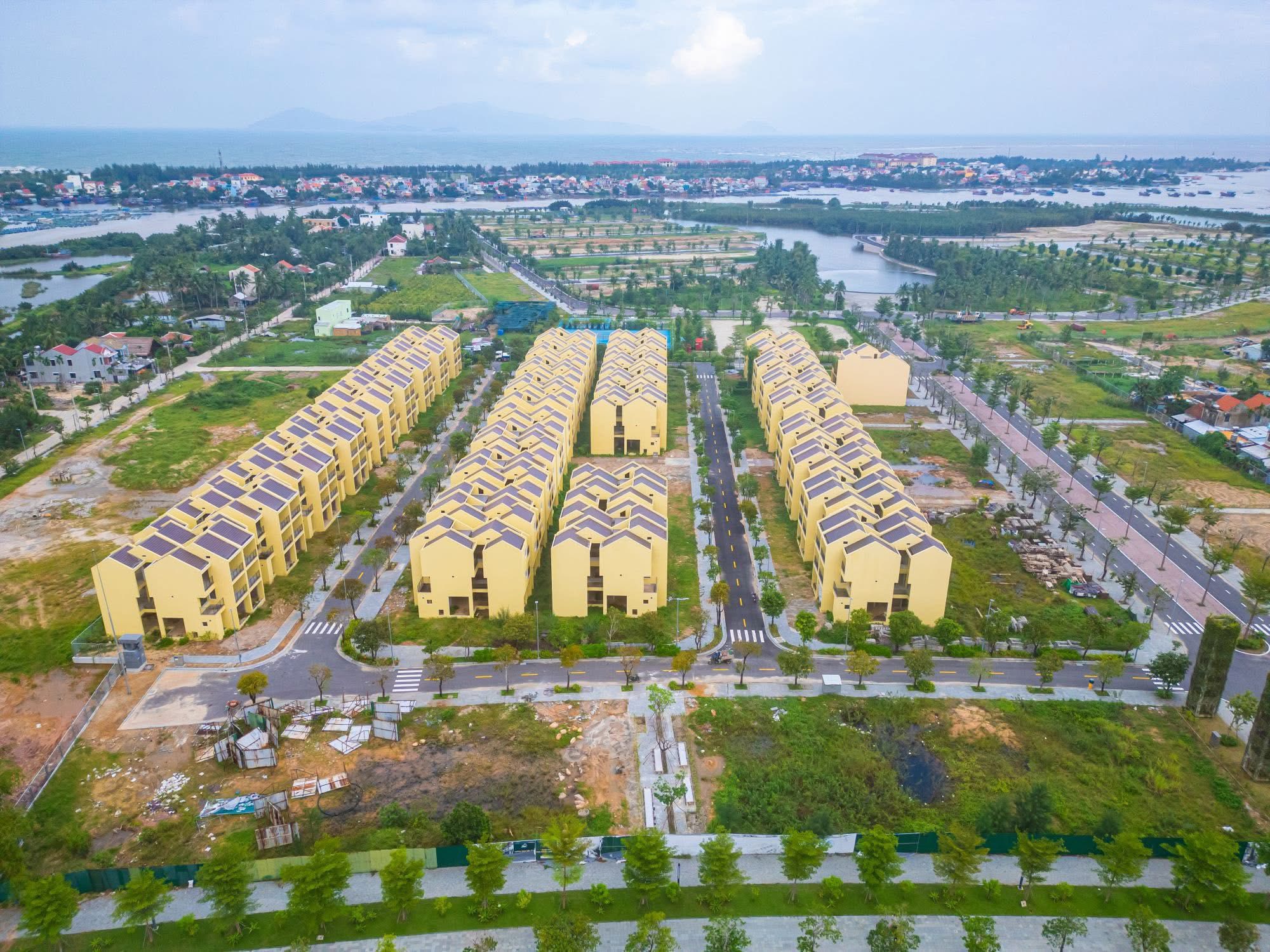 Tiến độ xây dựng và hạ tầng khu đô thị Casamia Balanca Hội An hiện nay 2 Khu Park Home Casamia Balanca Hội An xây dựng xong phần thô và hoàn thiện mặt ngoài